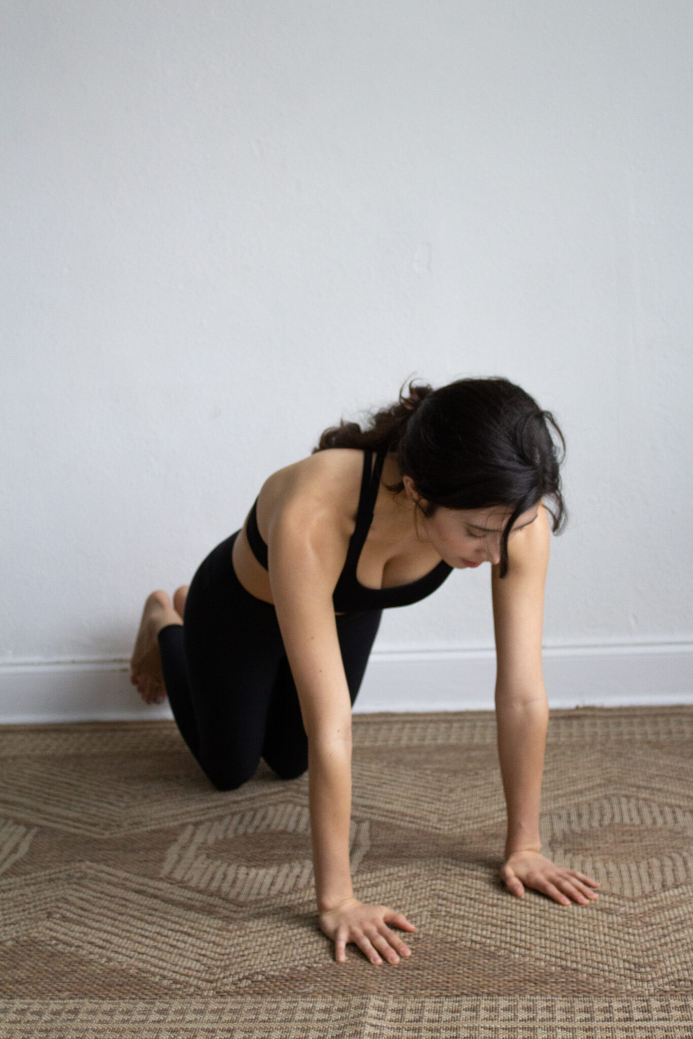 Hand Support Exercise 21 Easy Handstand Drills to Help You Balance - Elizabeth Vigen